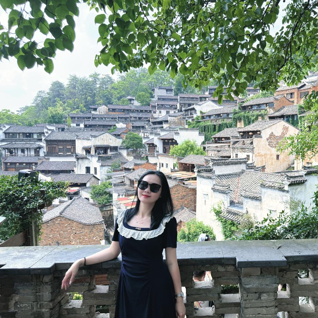  Miss . Chen ღl