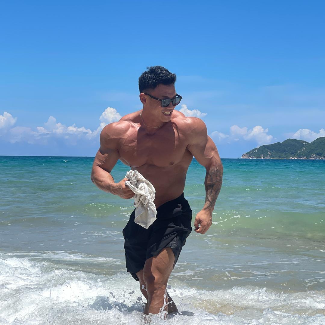 IFBB PRO曾君泽