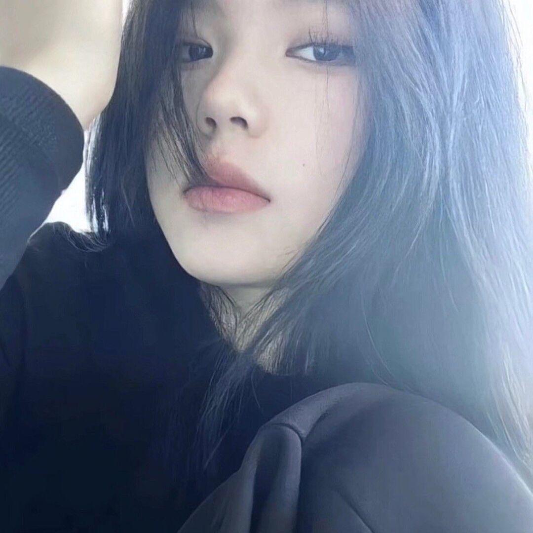 拉不出屎狂扇自己屁股发现越扇越爽-