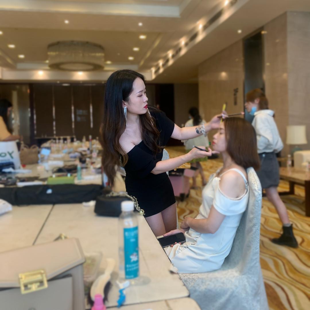 兴义色妆化妆培训学校校长
