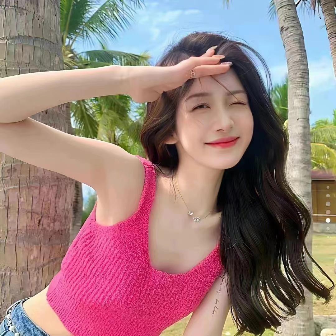 带珍珠耳环的少女