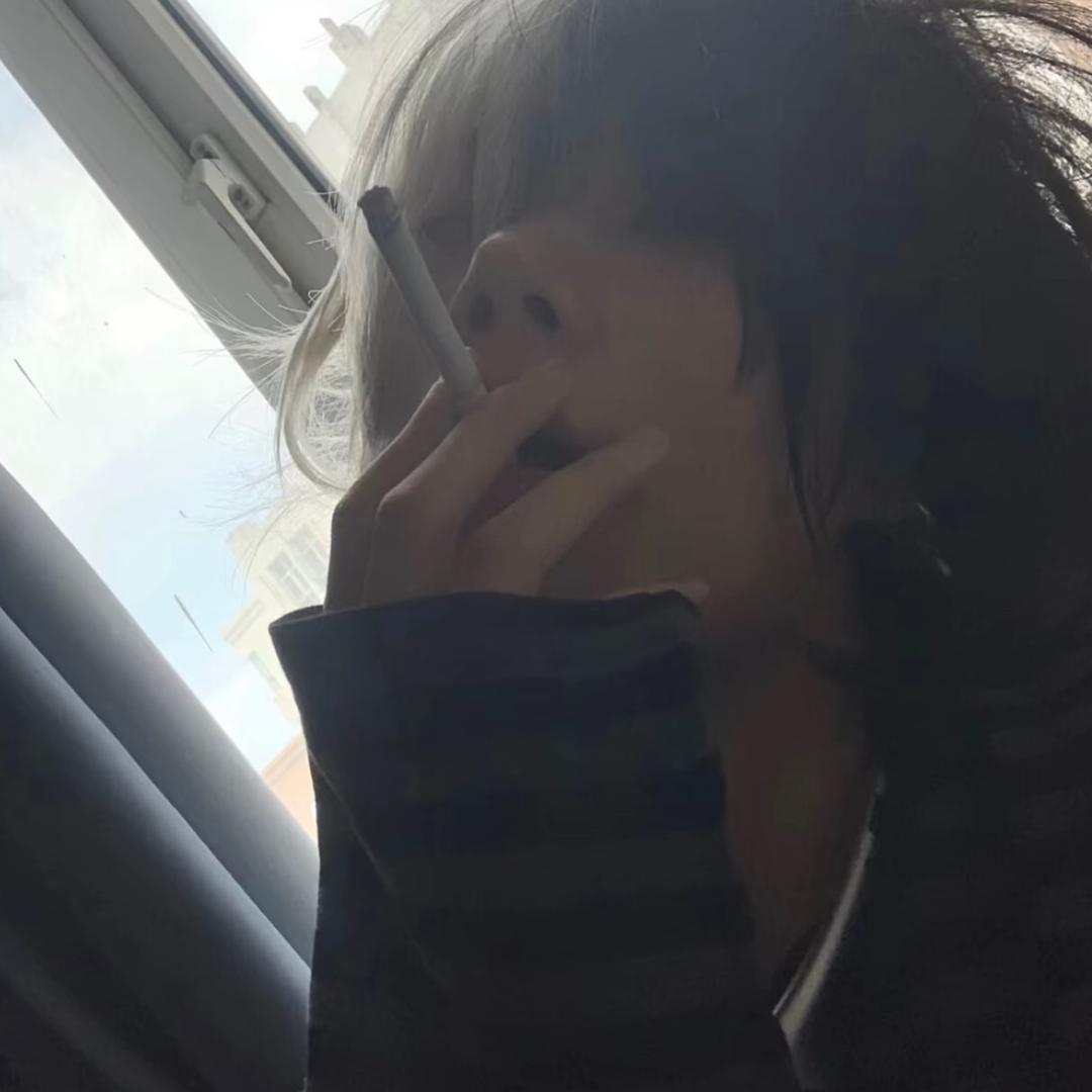 瘦亿点.💕