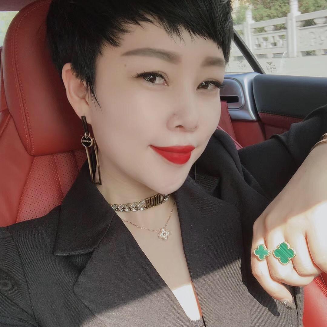 陈晶歌图服饰