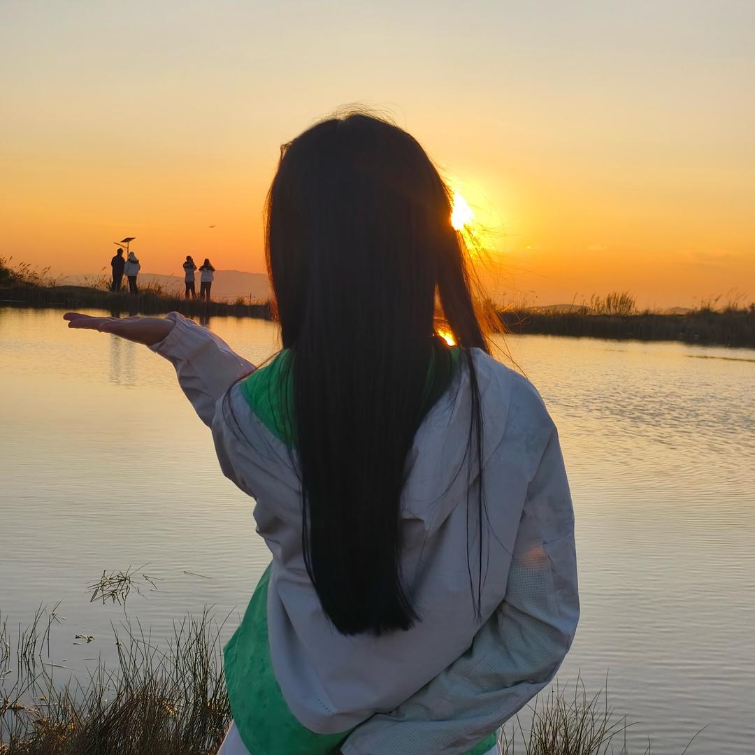 A丶上辈子估计是条金鱼🐟シ