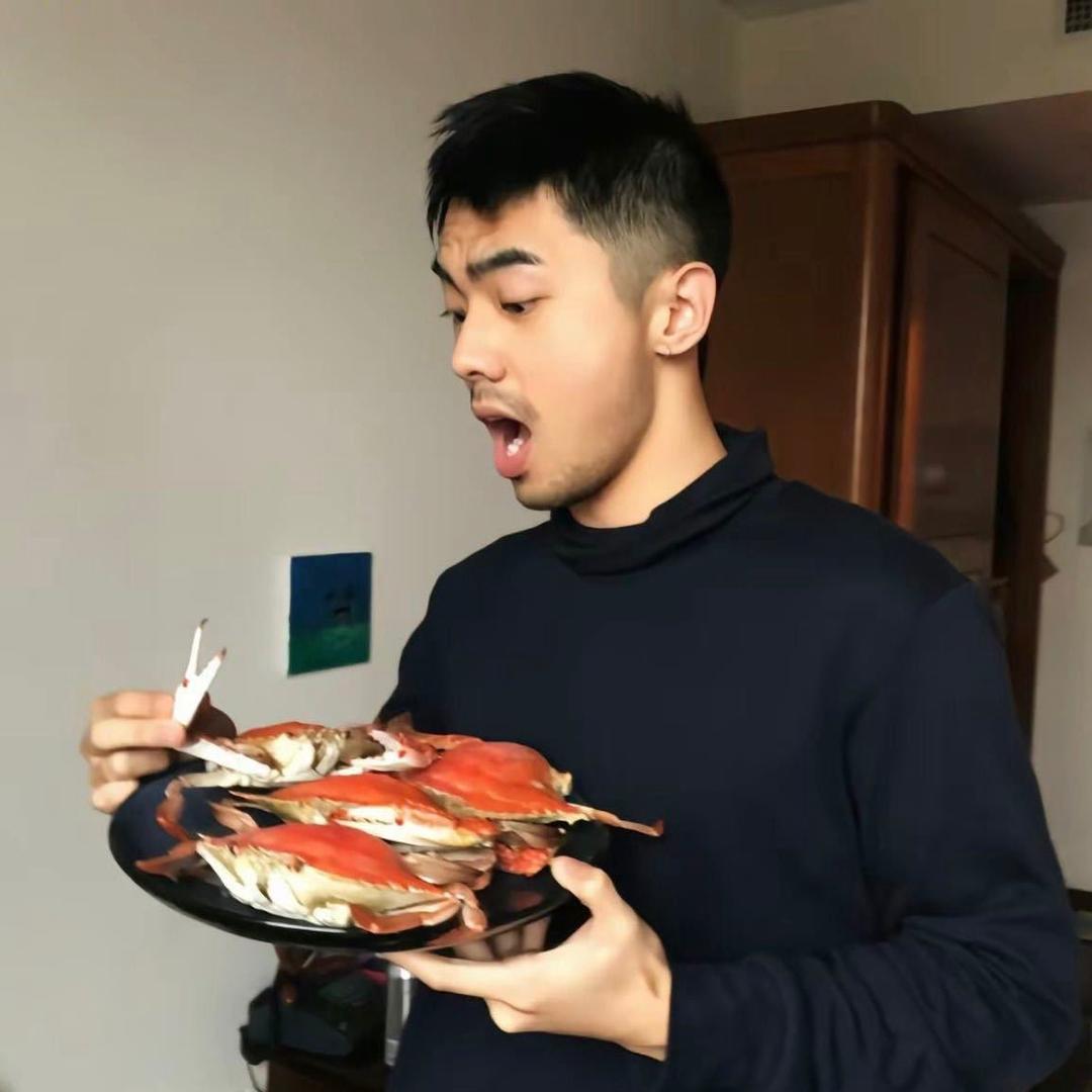 丁珂豪.