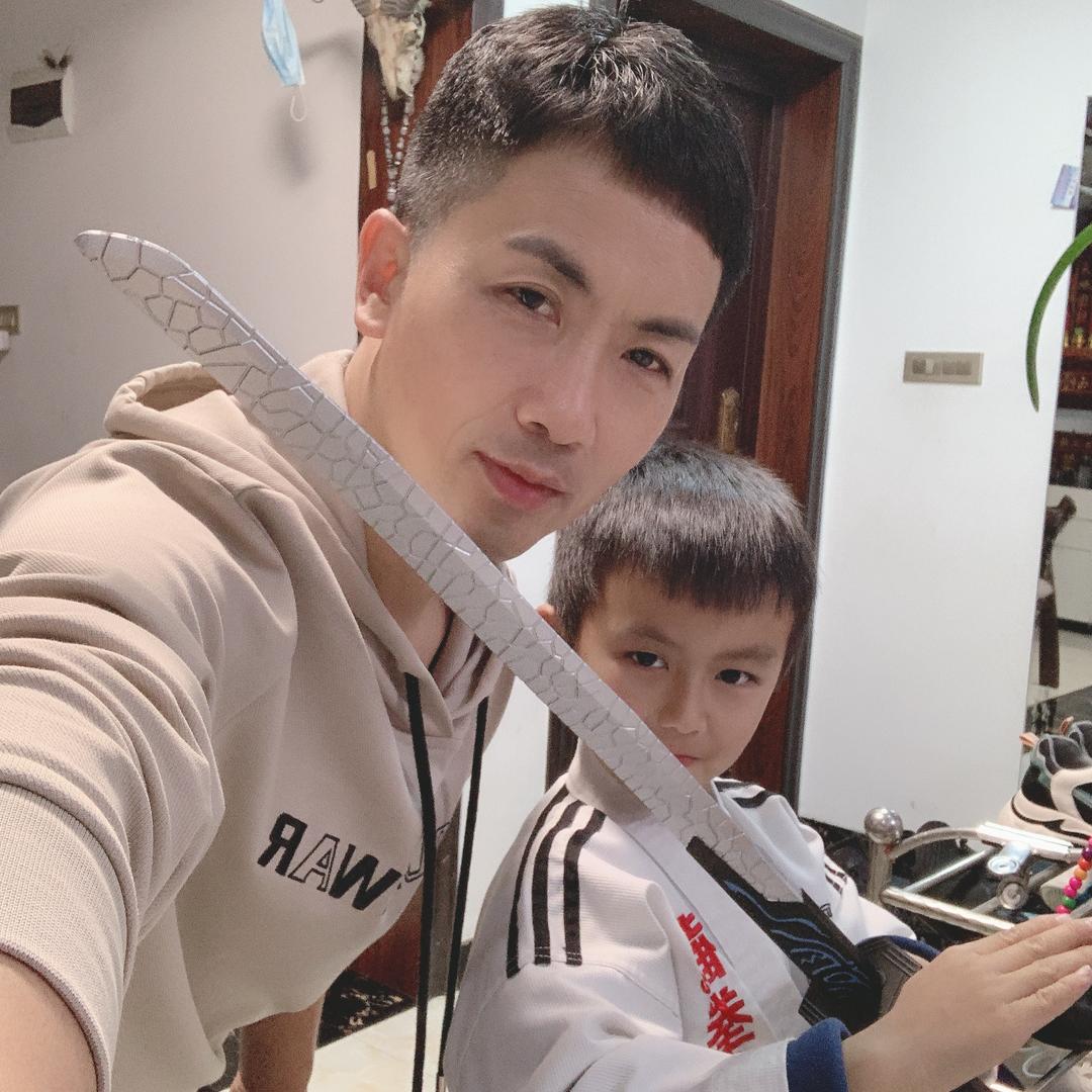 发哥（德厚方能载物）