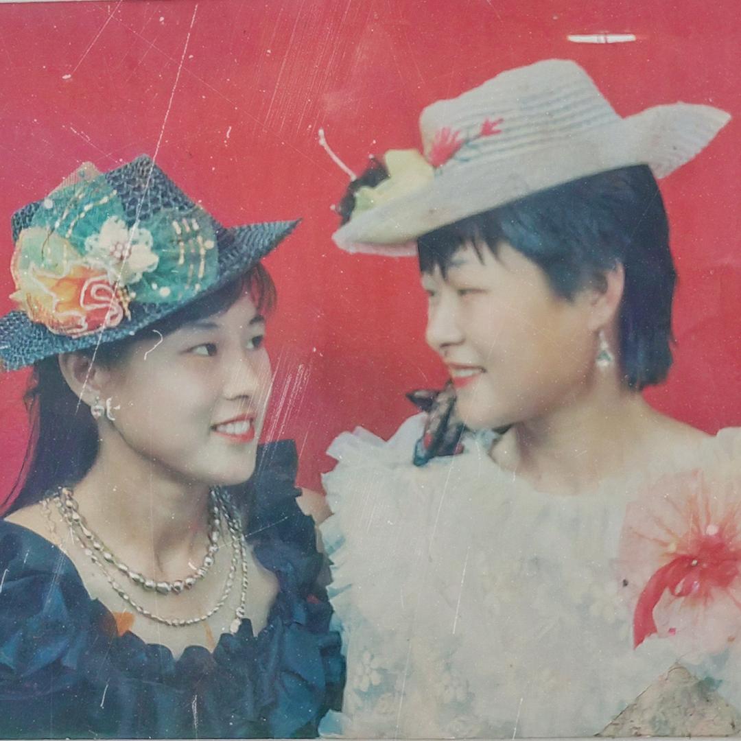 左边面粉右边水