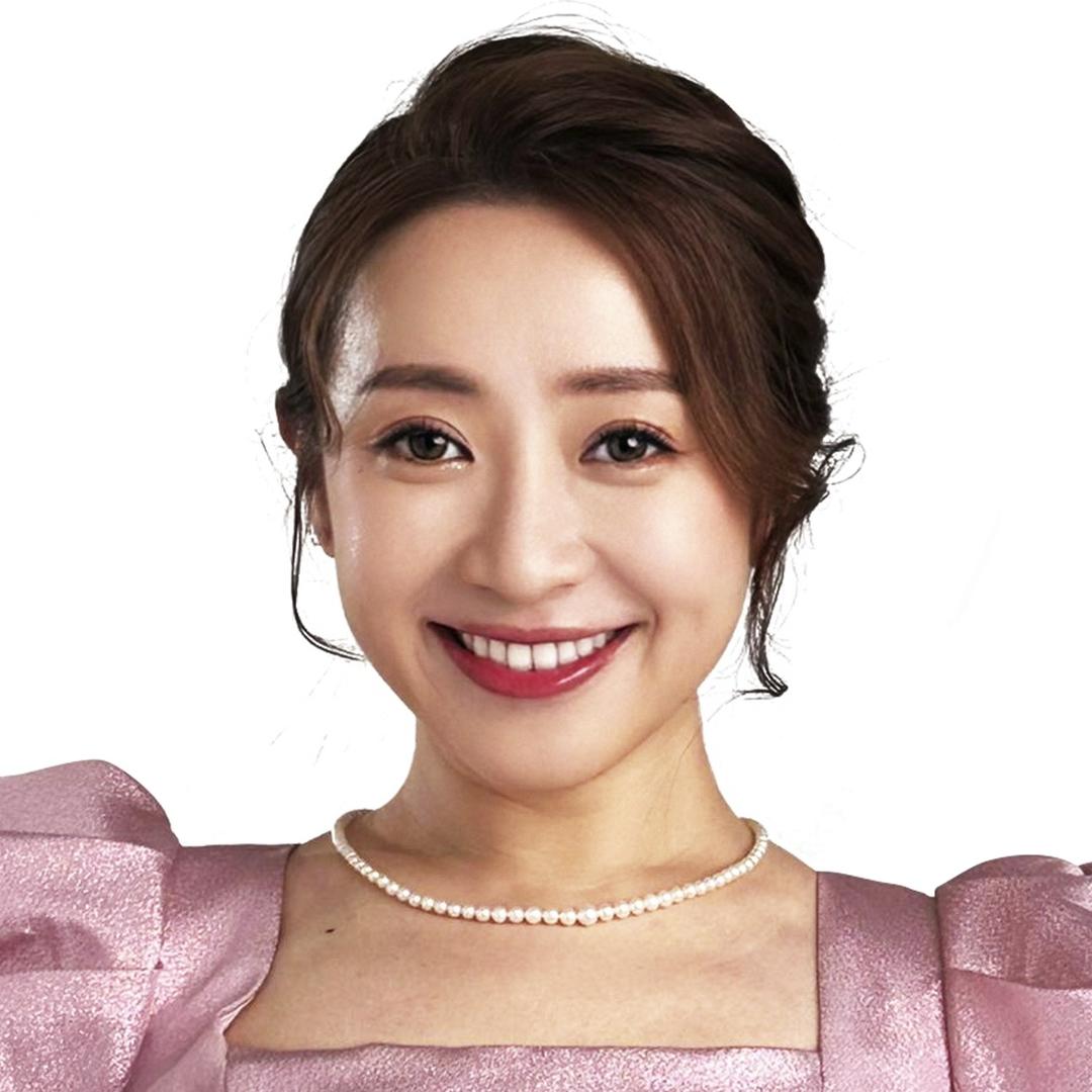 Queenzy 莊群施
