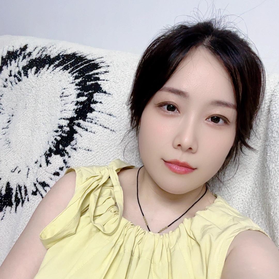小依霞服装店
