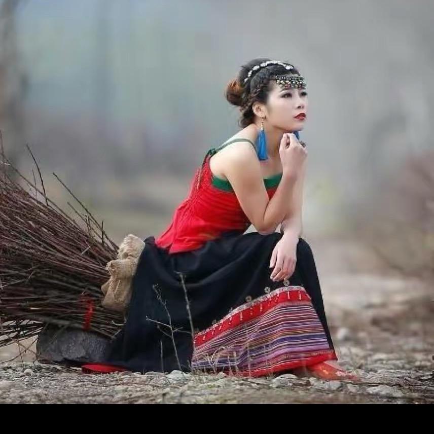 苗寨小龙女