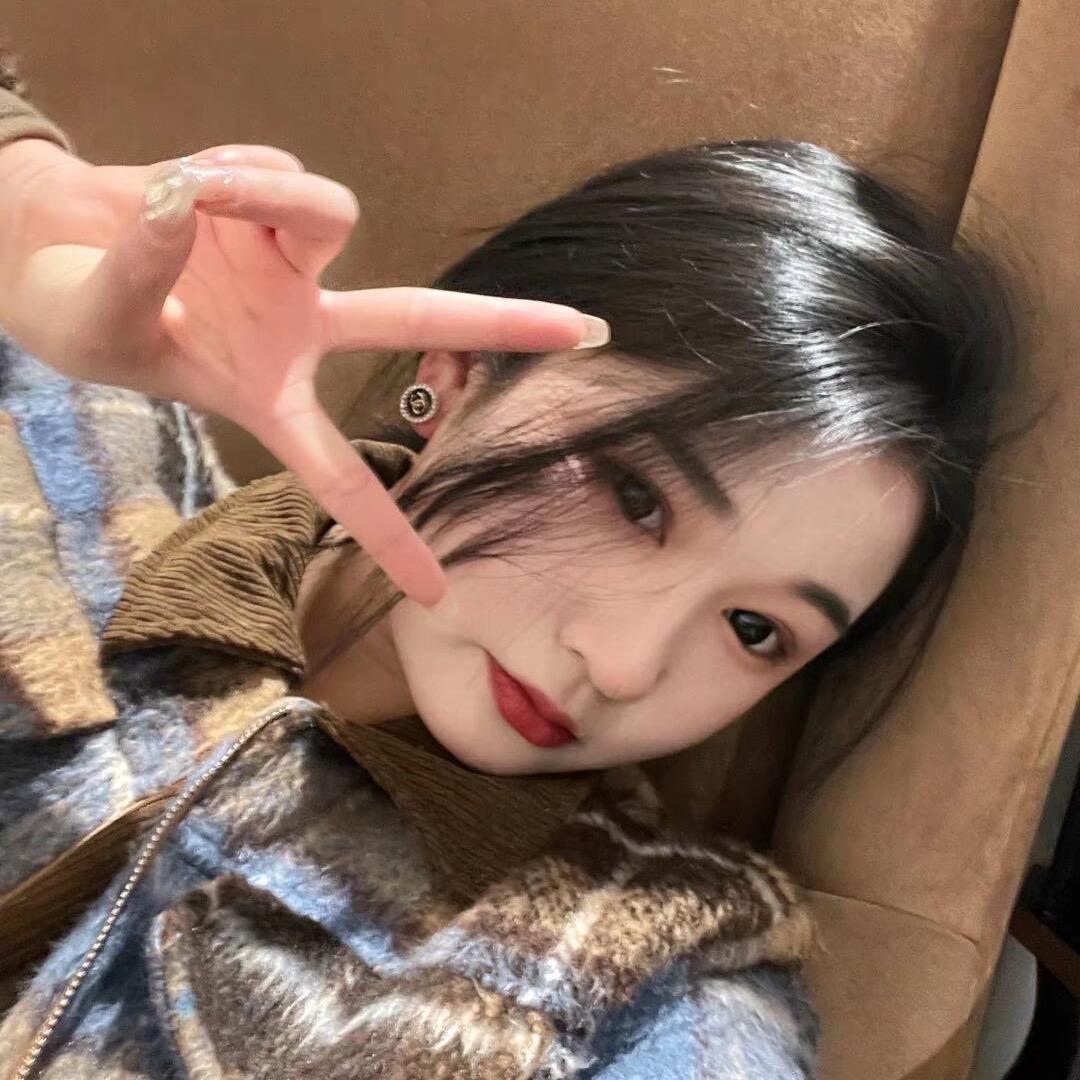 爱买衣服的王雅🖤