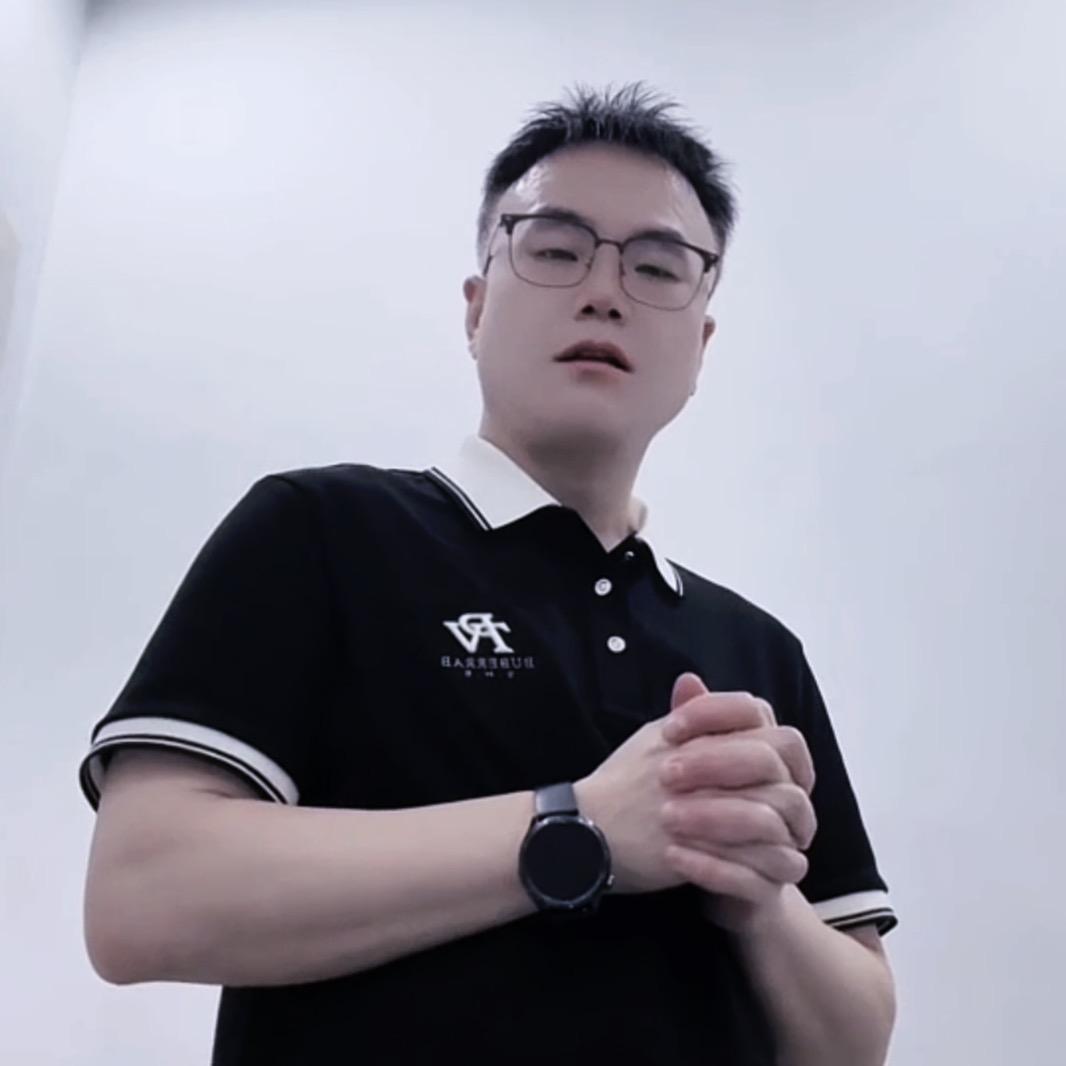 光头眼镜哥