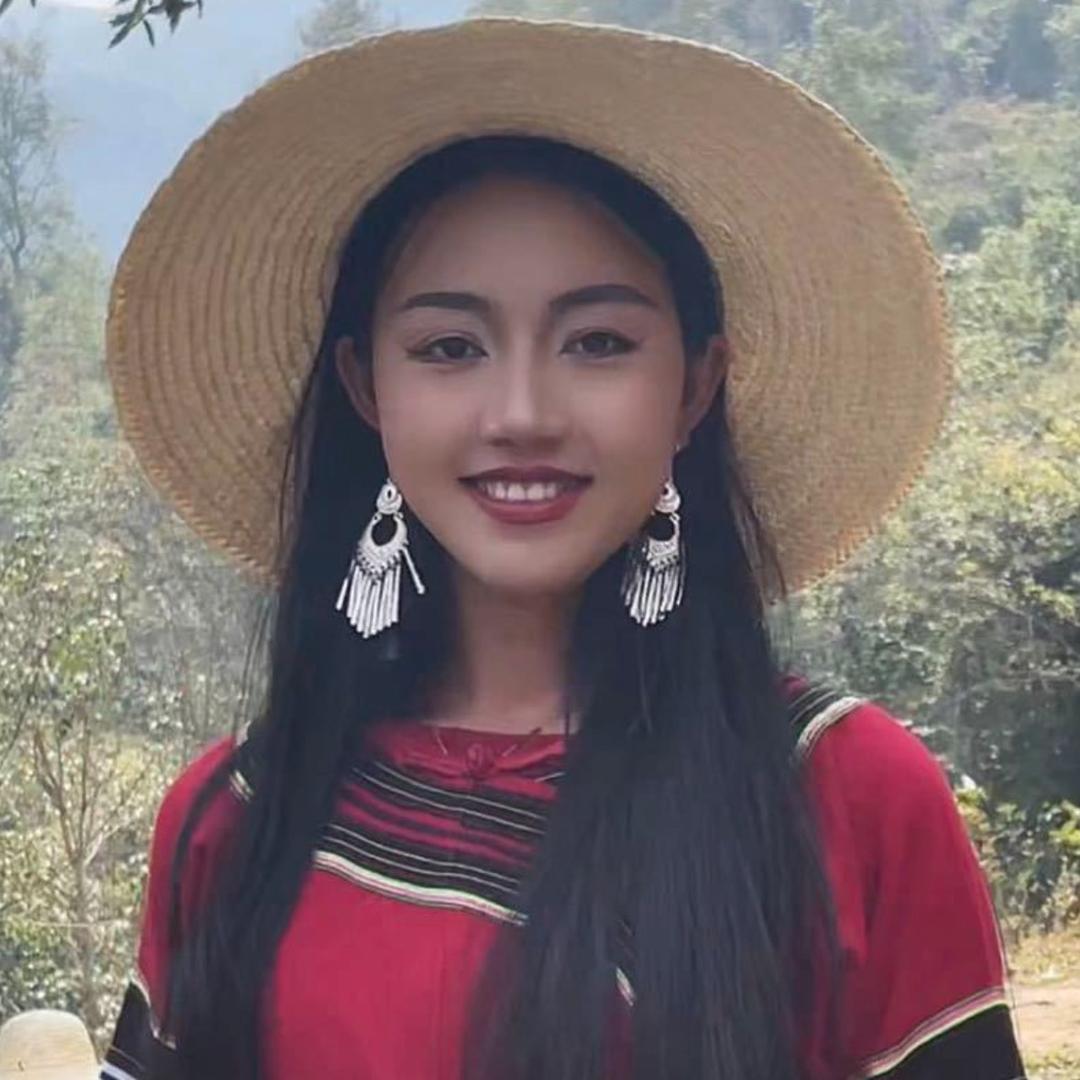 云南佤族叶静