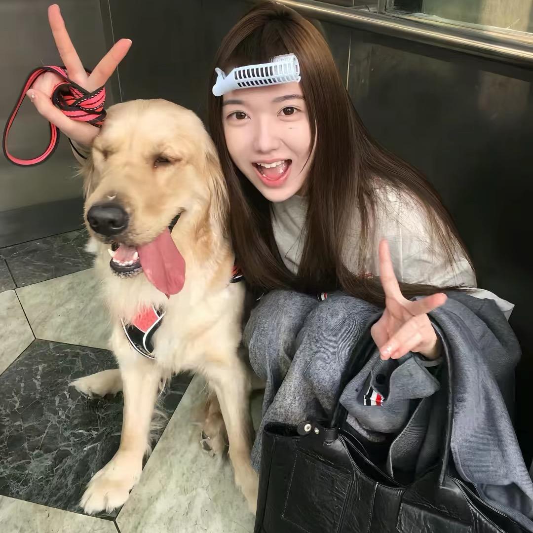 张梓涵.