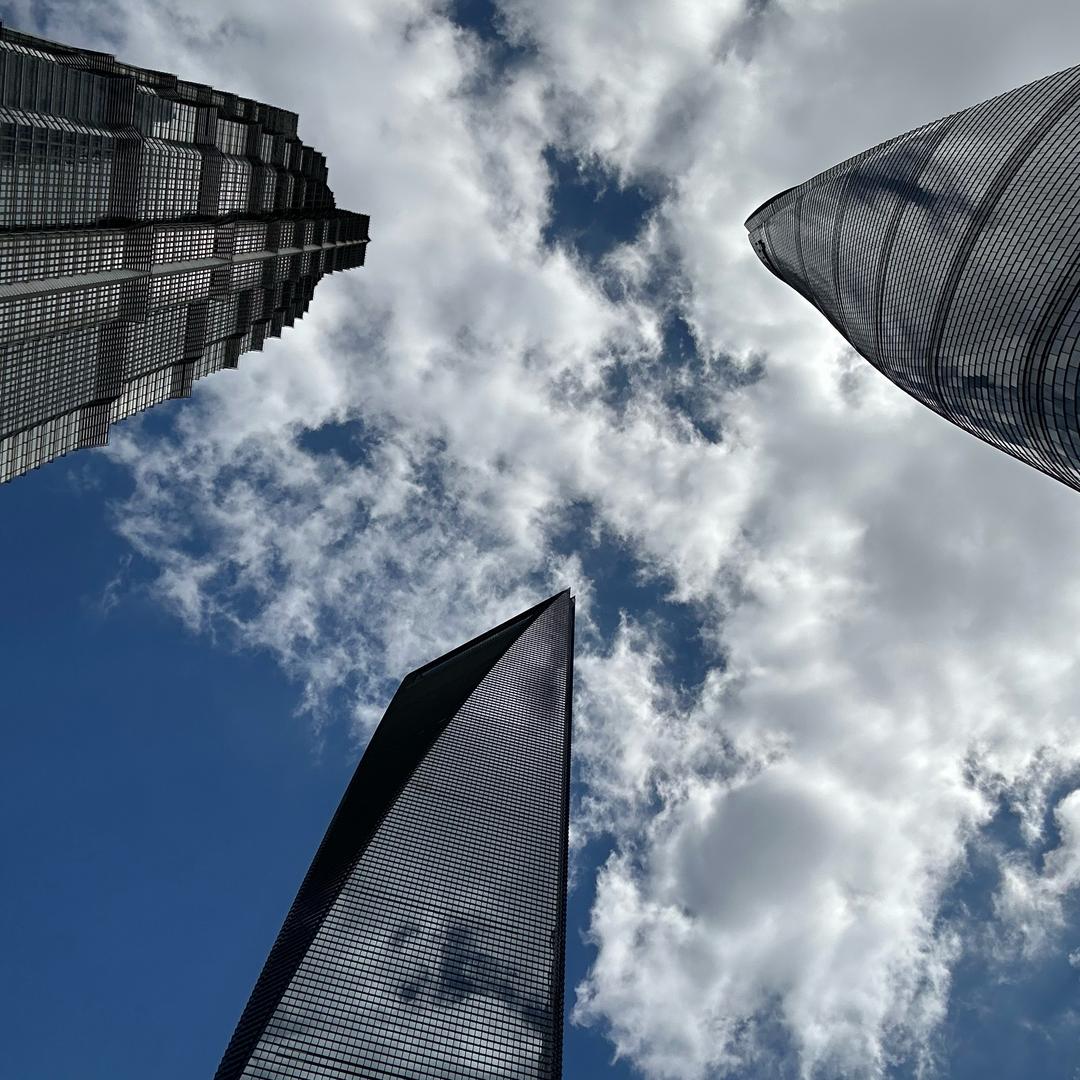 专注卖鞋的男人