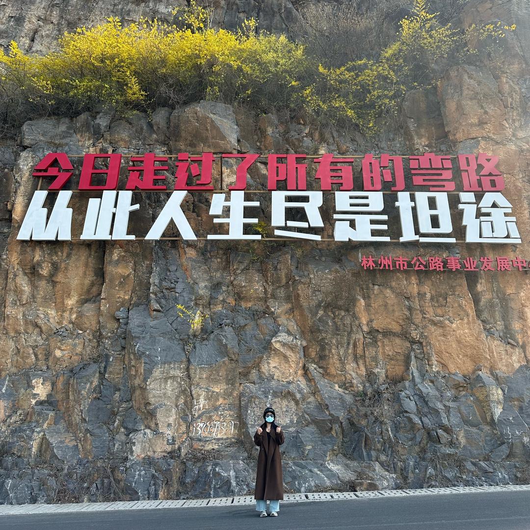 依衣衣。