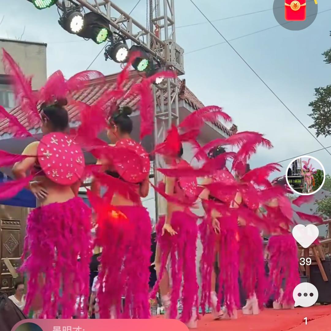 管子哥养的耗子有点大