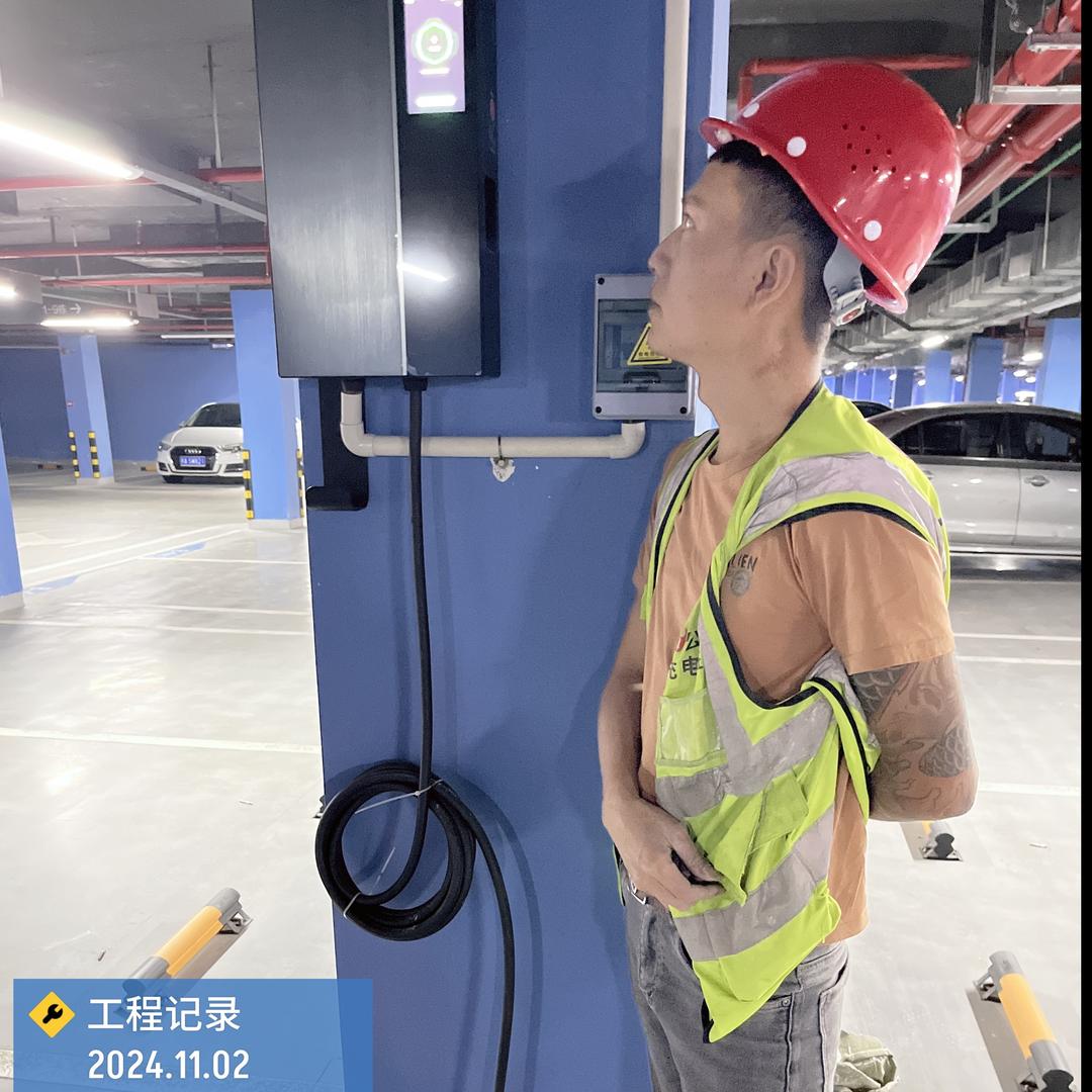 傻得可爱。真傻。