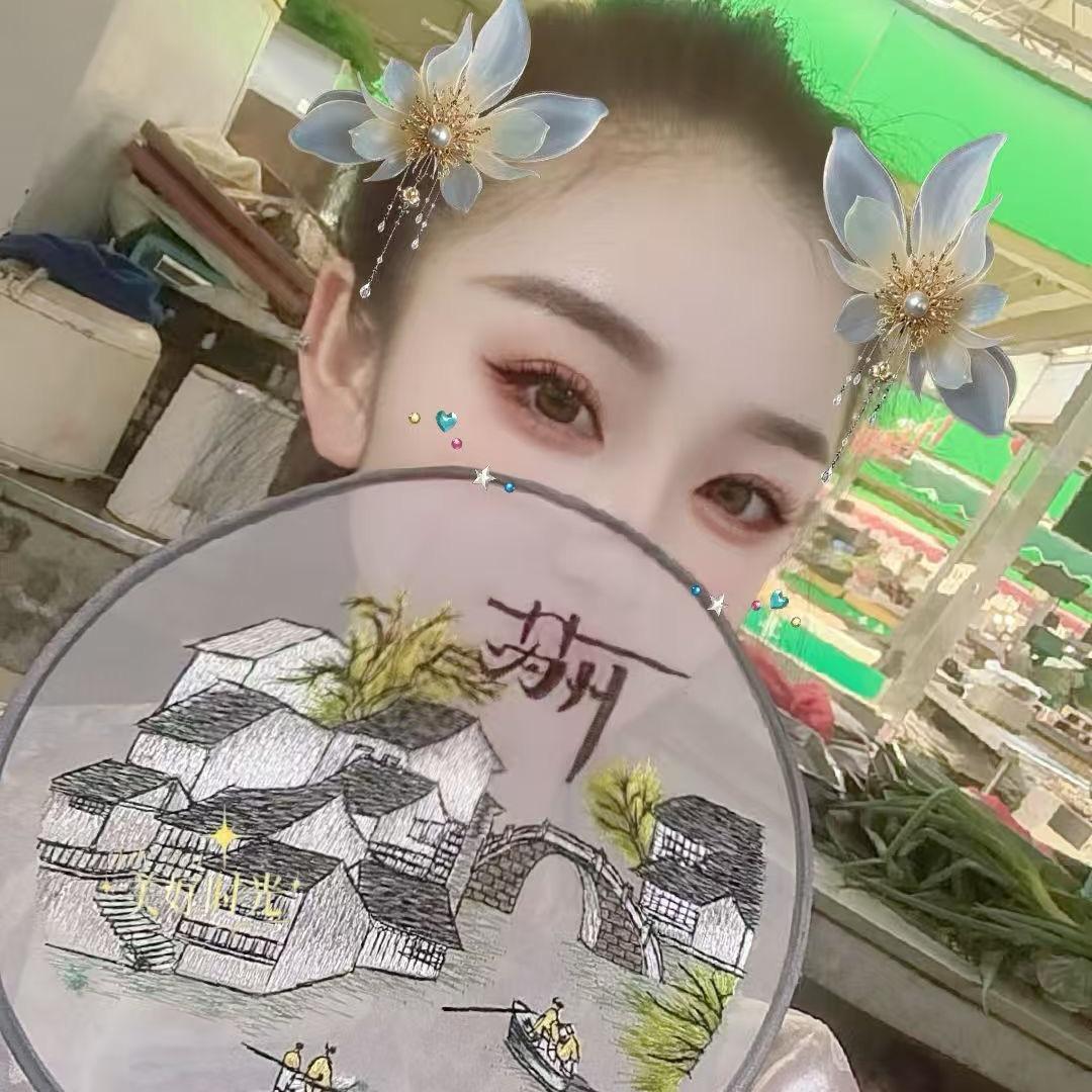 @卖各种熟食的小姐姐