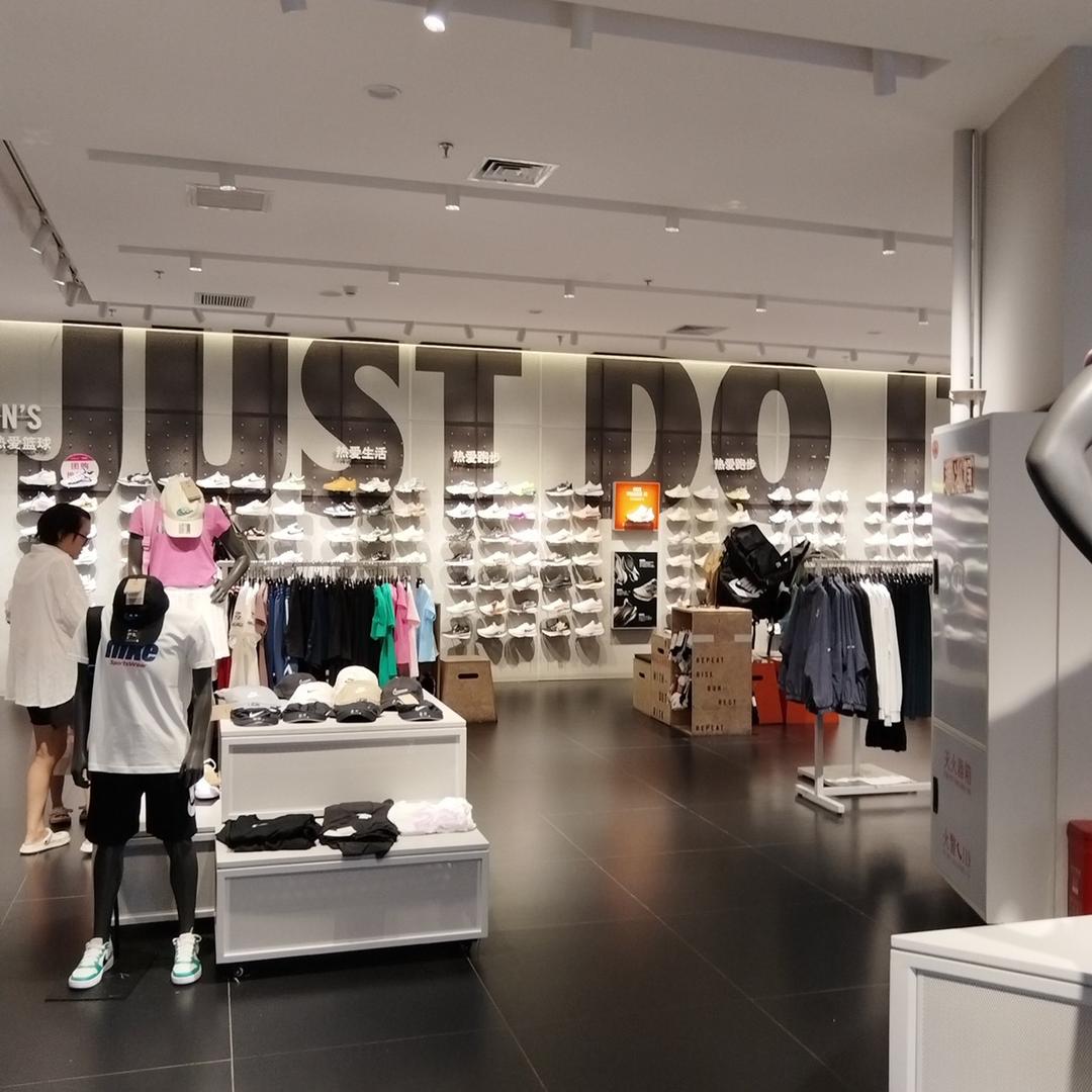 酷袜袜体育用品折扣店