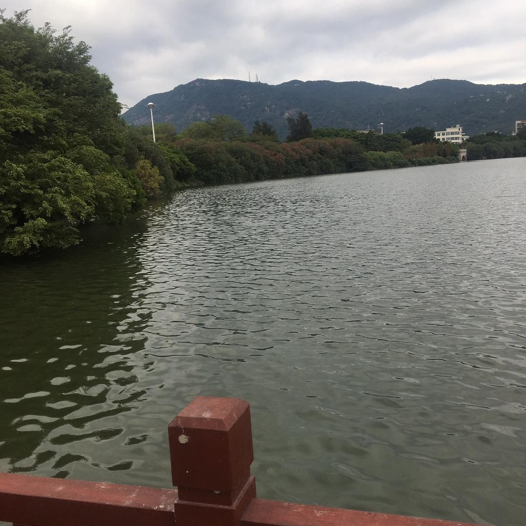 滨海服饰