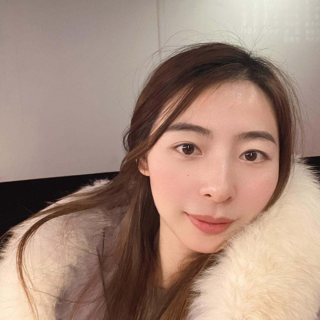大大的眼睛很漂亮