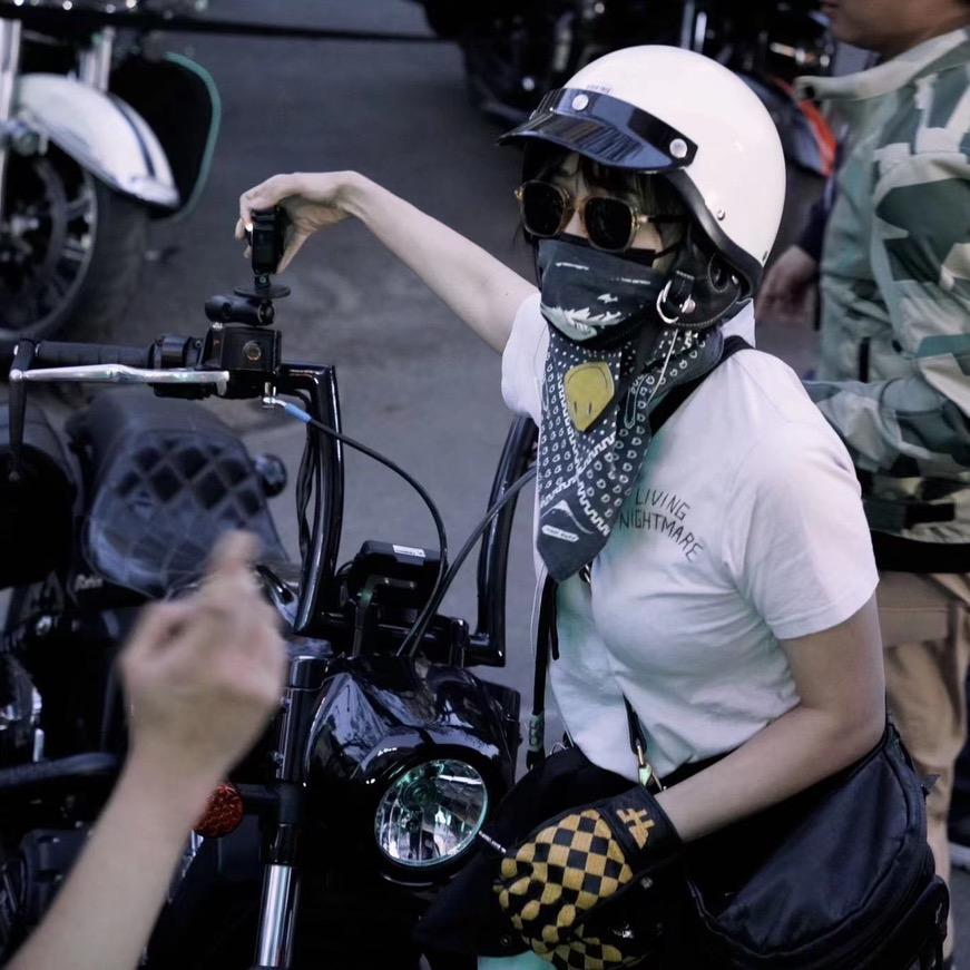 骑摩托的Una🏍️