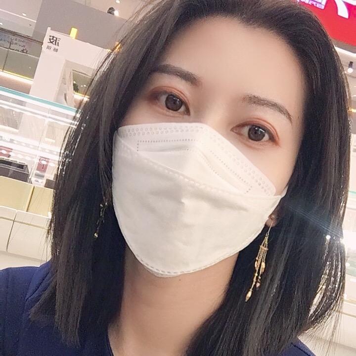 再浓的妆也遮不住dé殇。