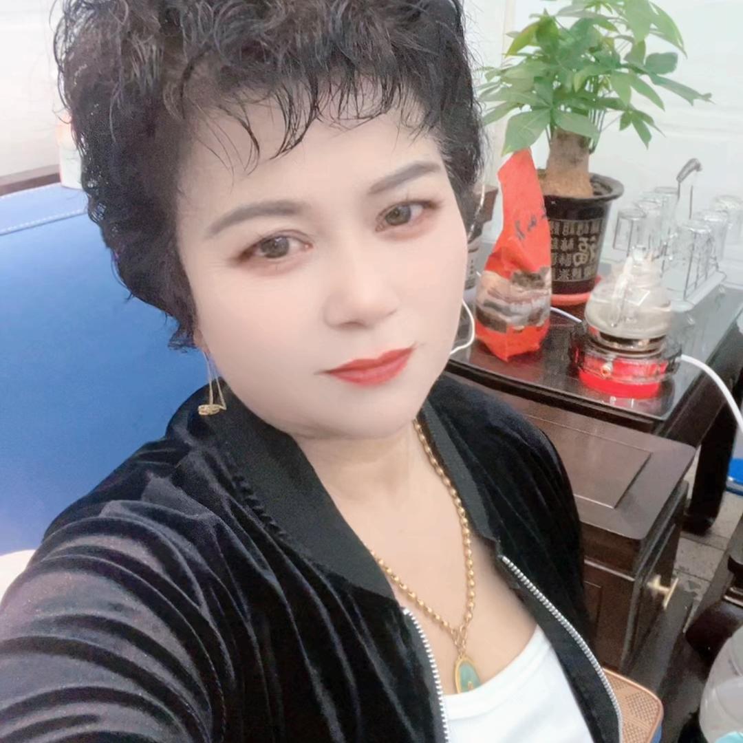 康妮娜服饰