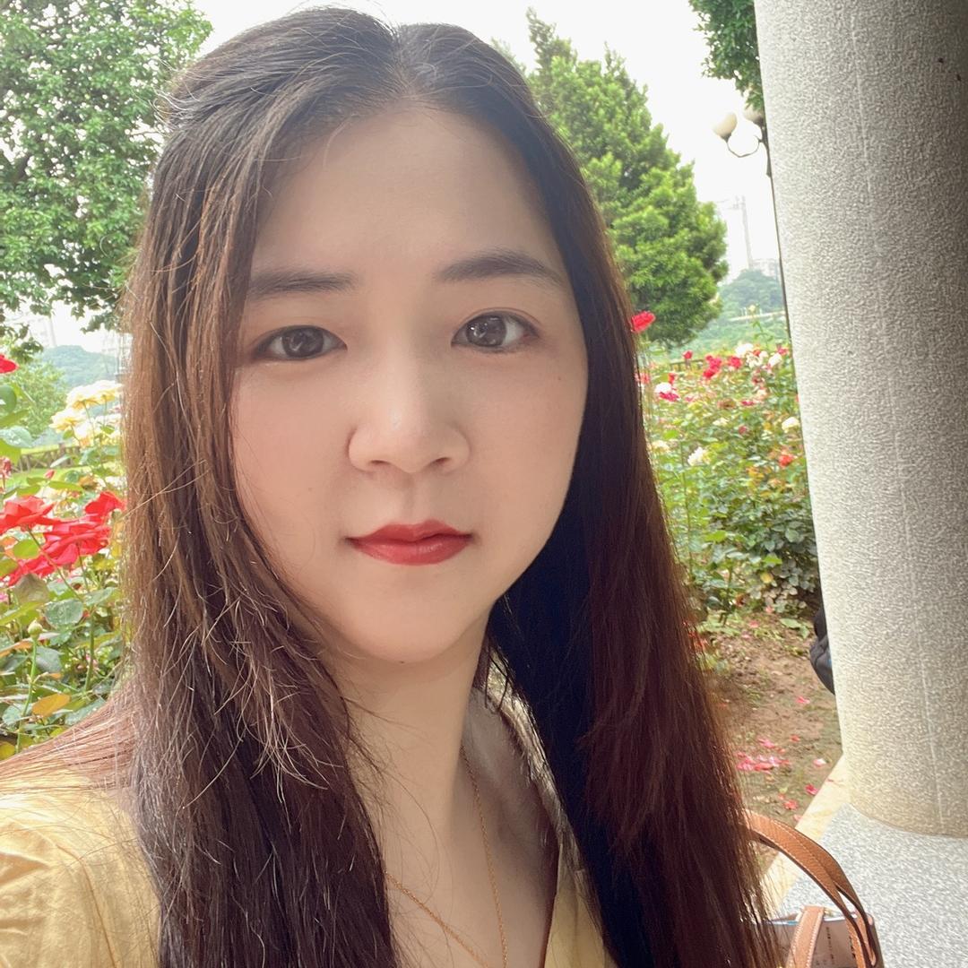 小卢在上班
