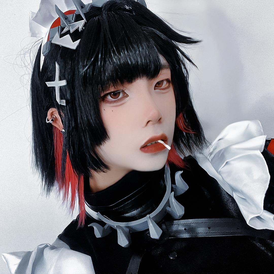 初苏（社畜版年更coser）
