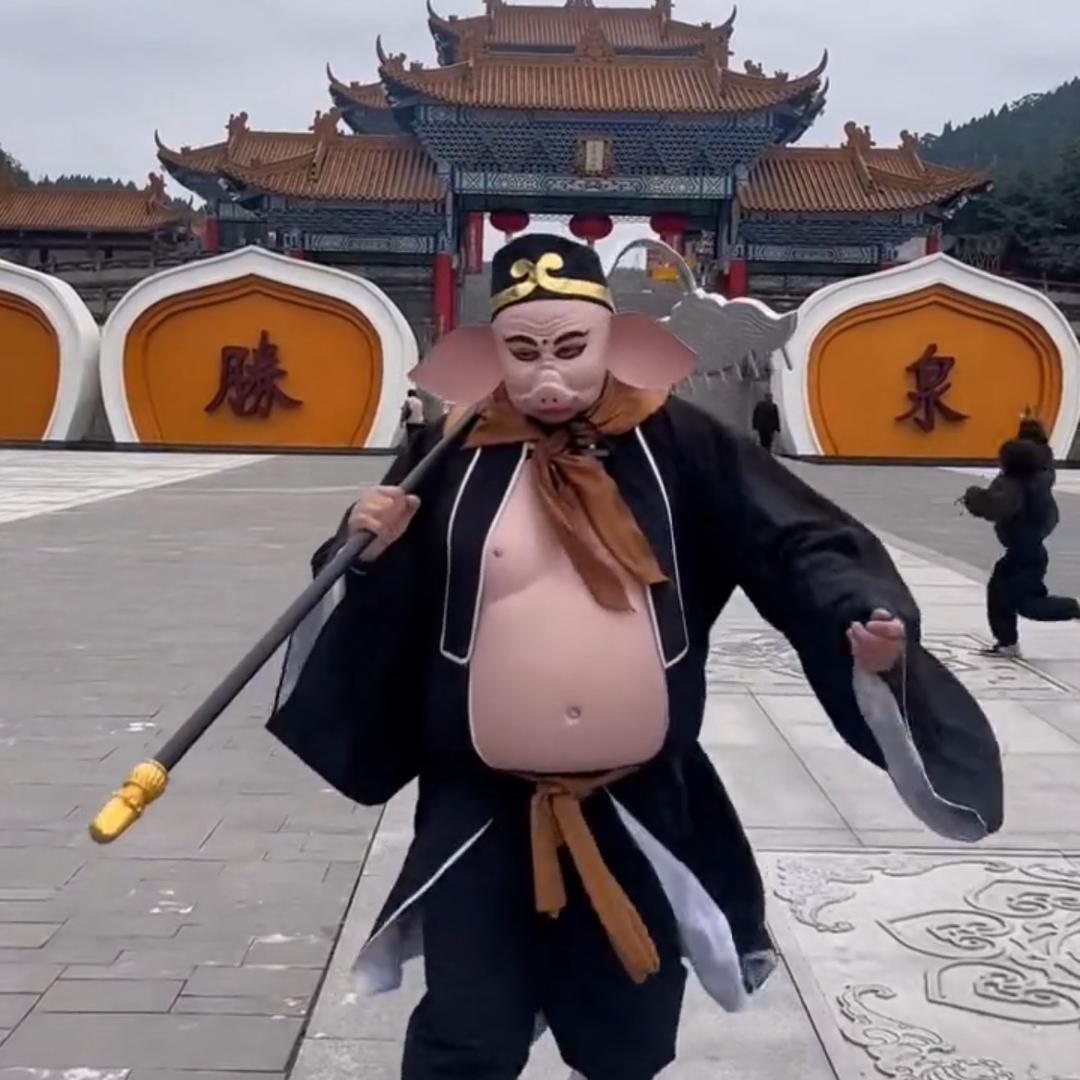 遂宁八戒：变脸吐火