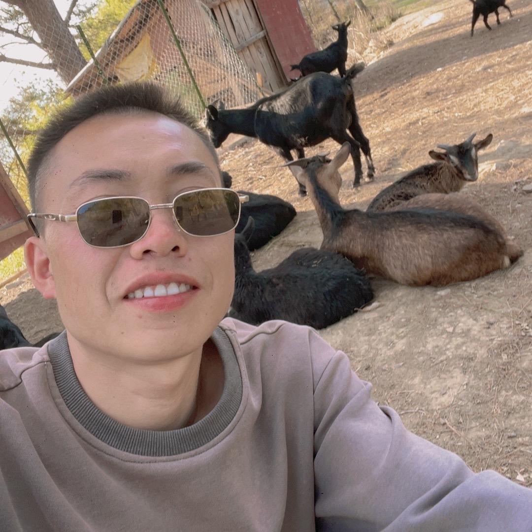 小梁（爱放羊）