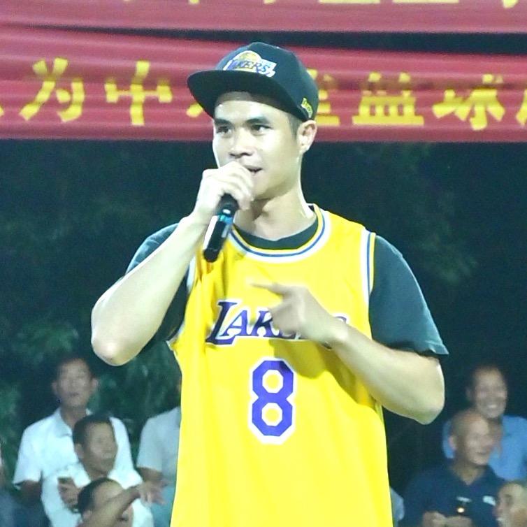 荷城🏀ＭＣ现教练