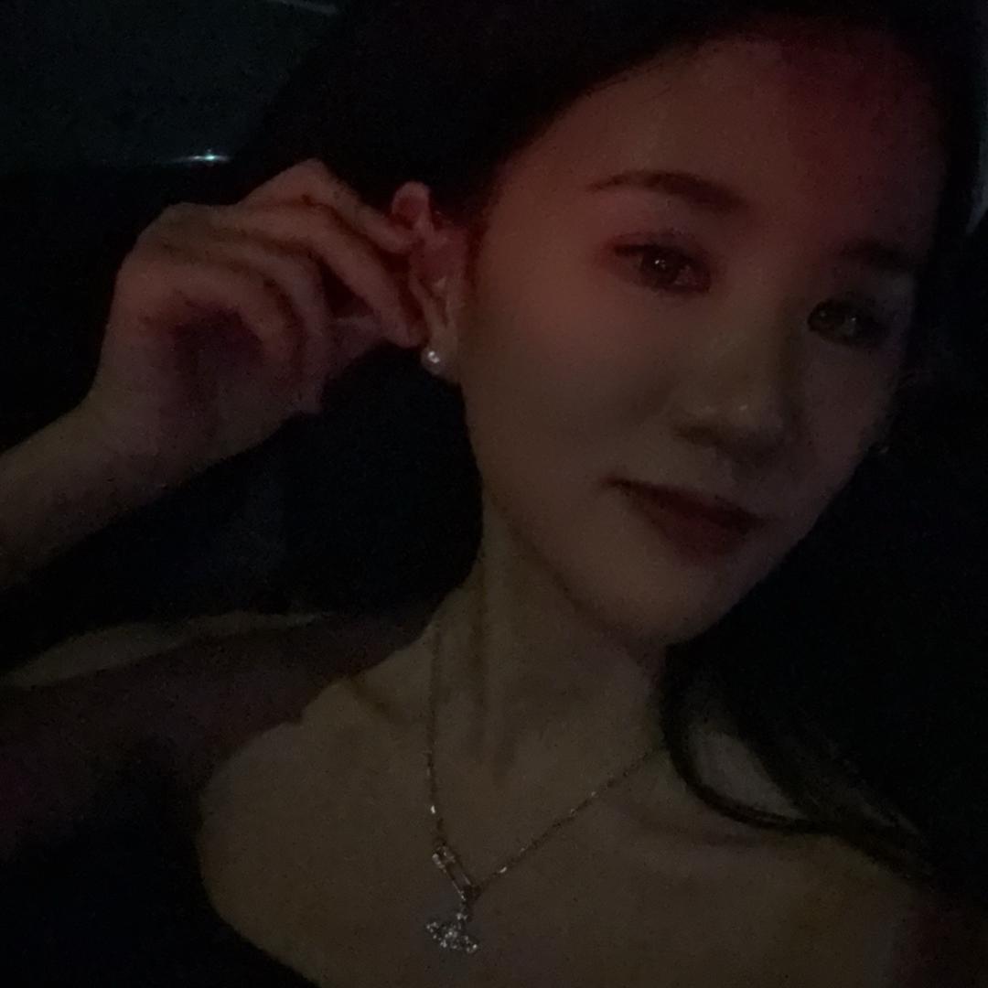 花生堆里的仓鼠🐹