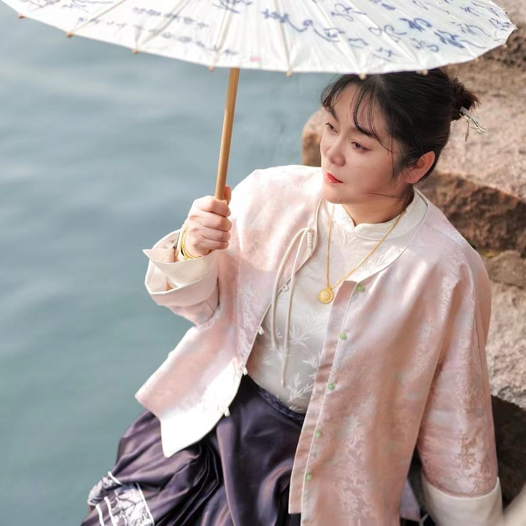 做美甲的小鱼