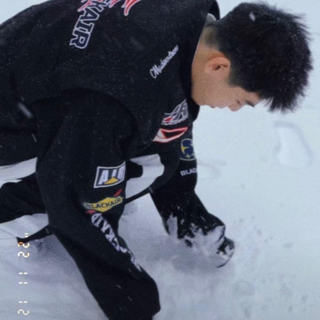 万枭.