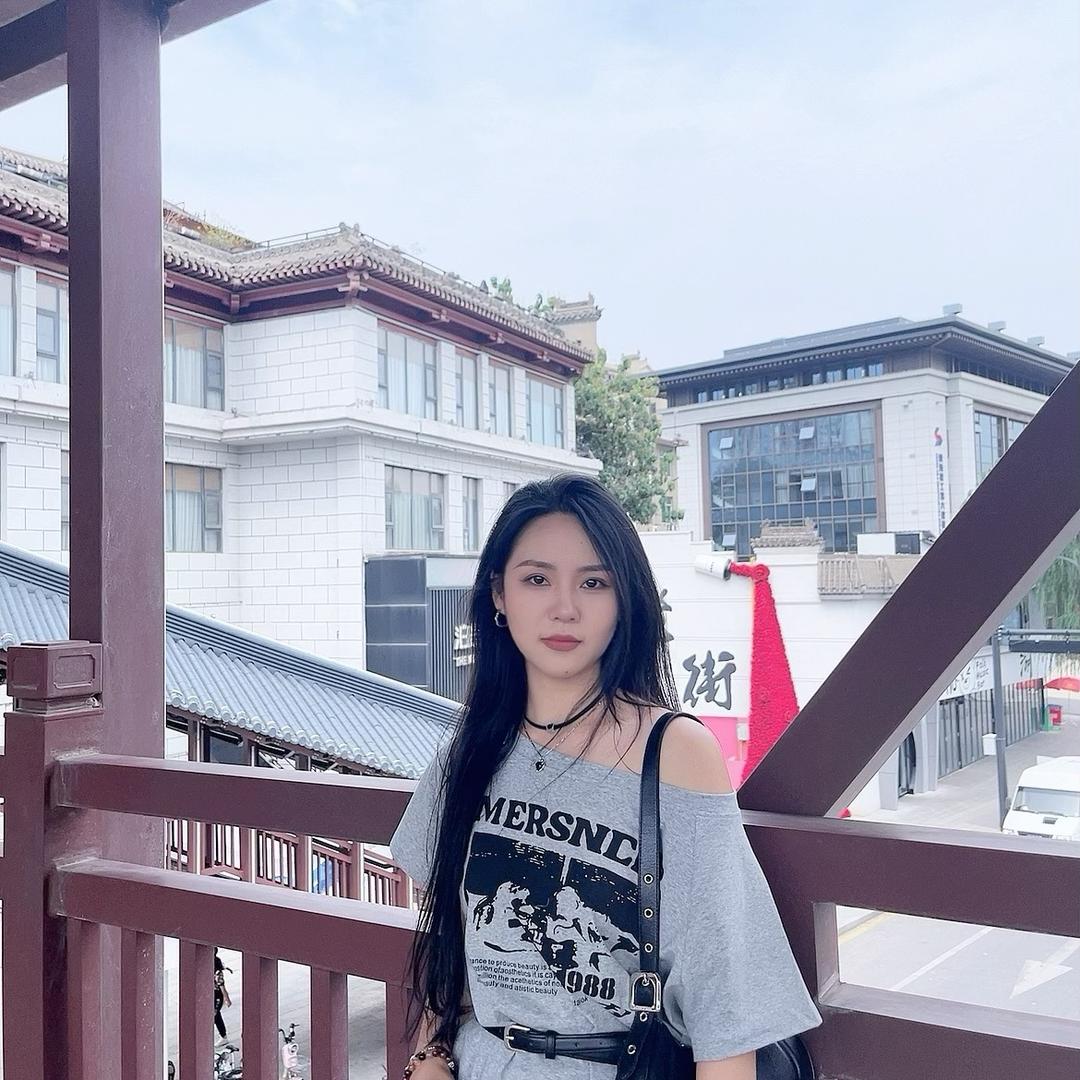 沣西吾悦广场二楼简诱惑-苗苗