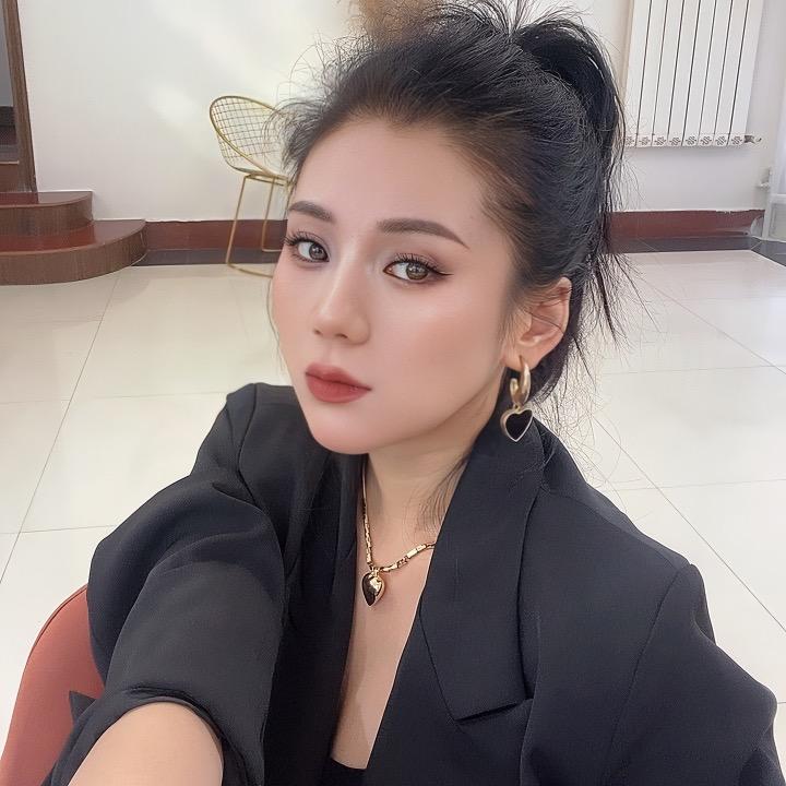 肆月美妆工作室官方号