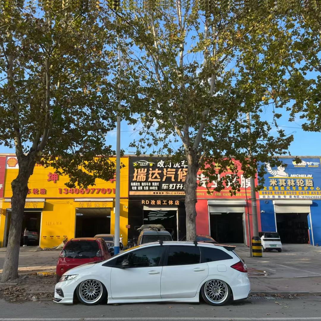杜玛珂瑞达汽修RD改装工体店