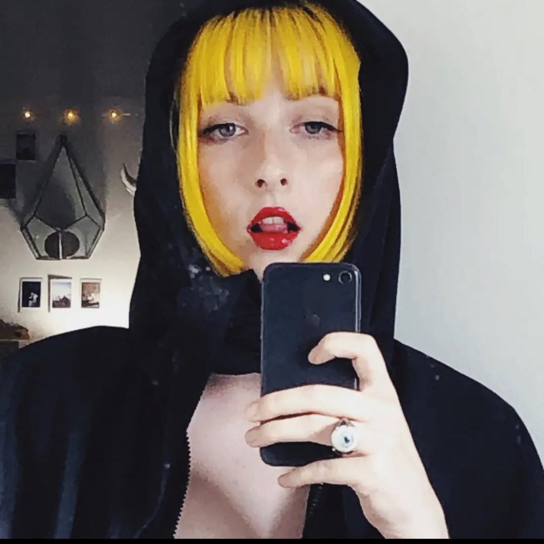 TessaViolet
