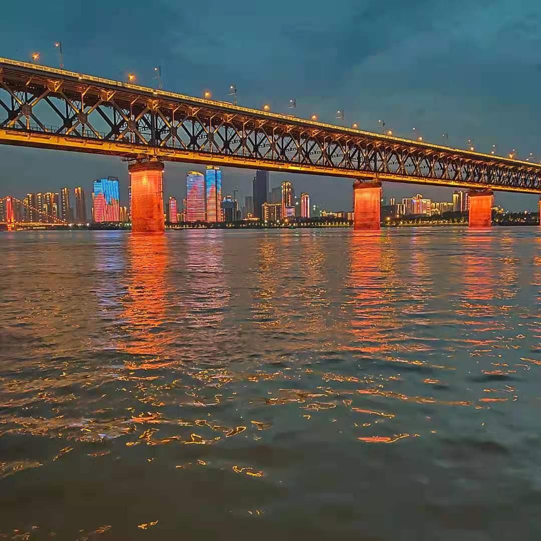 亻衣嘫是TA