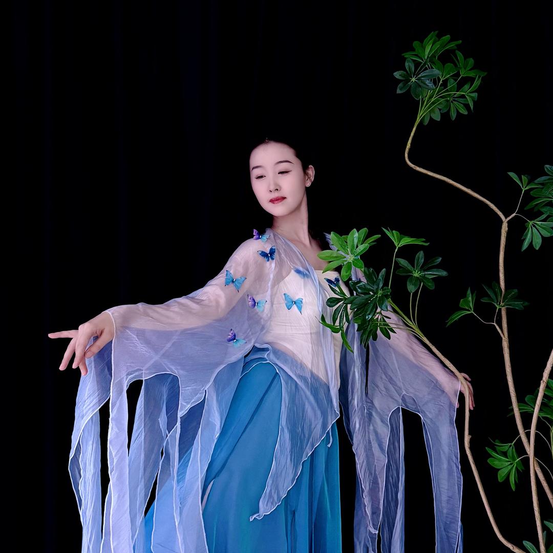 小Du爱跳舞_