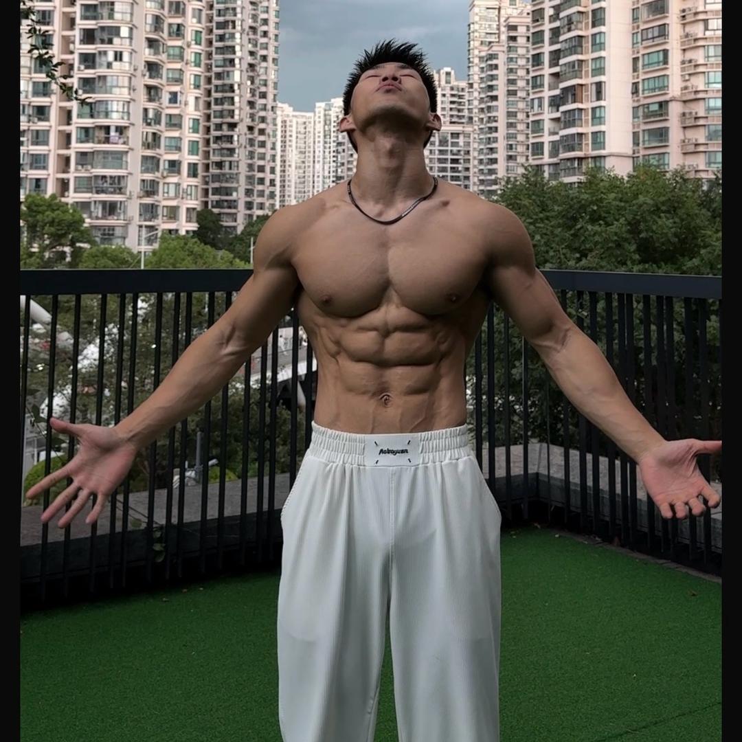 威廉今天穿什么