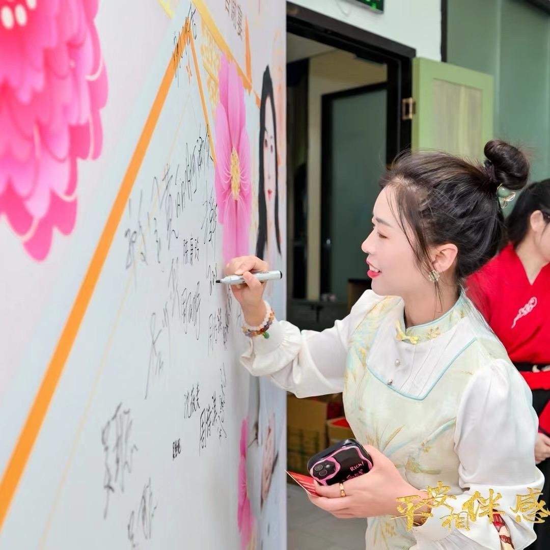 小小小小娅