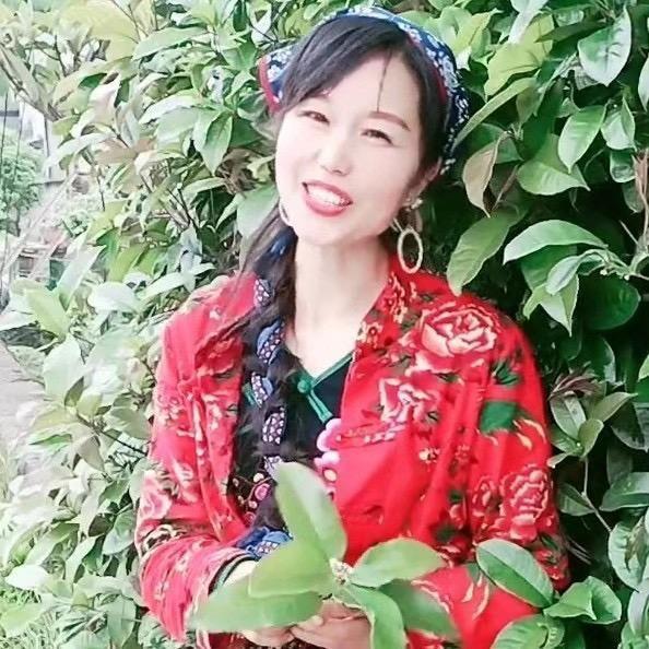 阿碧嫂：苗服.晚上10.20开播