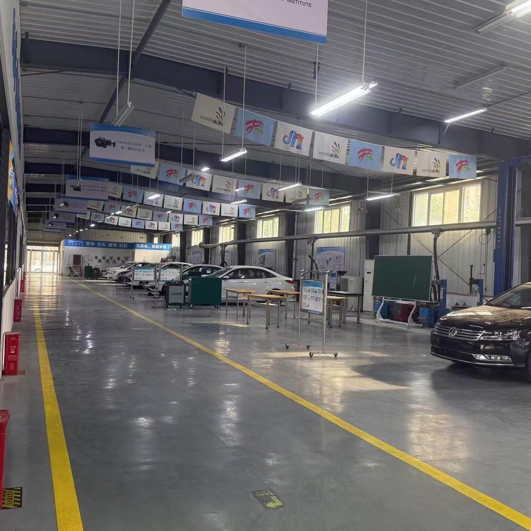 公办技师学院-商初朱老师