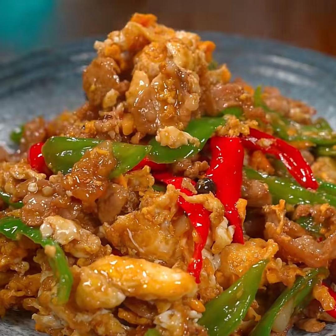 俏寡夫深夜爬山遇到知性野人被调成种猪佩奇