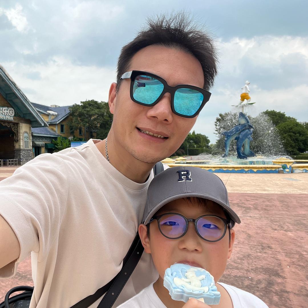 阳光明媚的飞桑