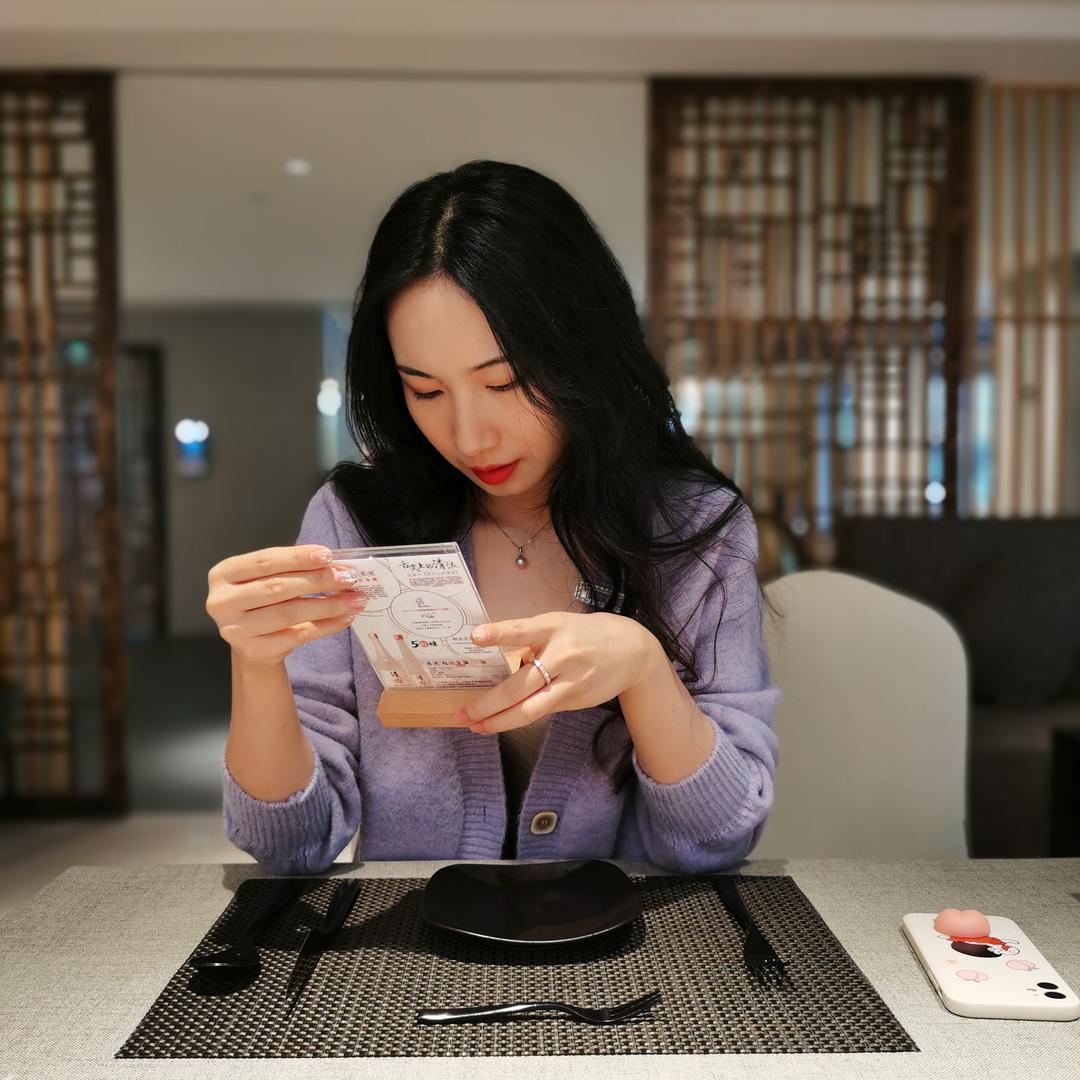 娜娜喜欢到处逛